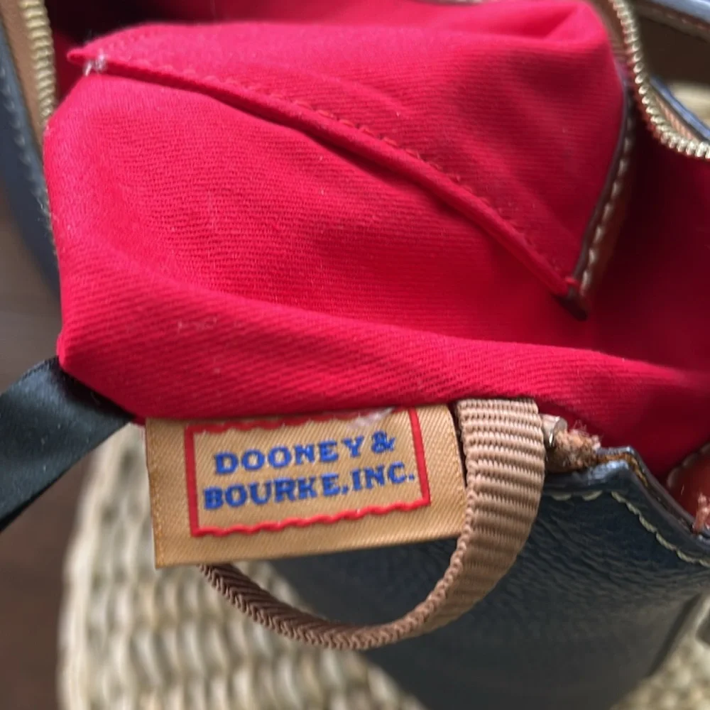 Dooney & Bourke Small leather Hobo bag in Navy Blue.